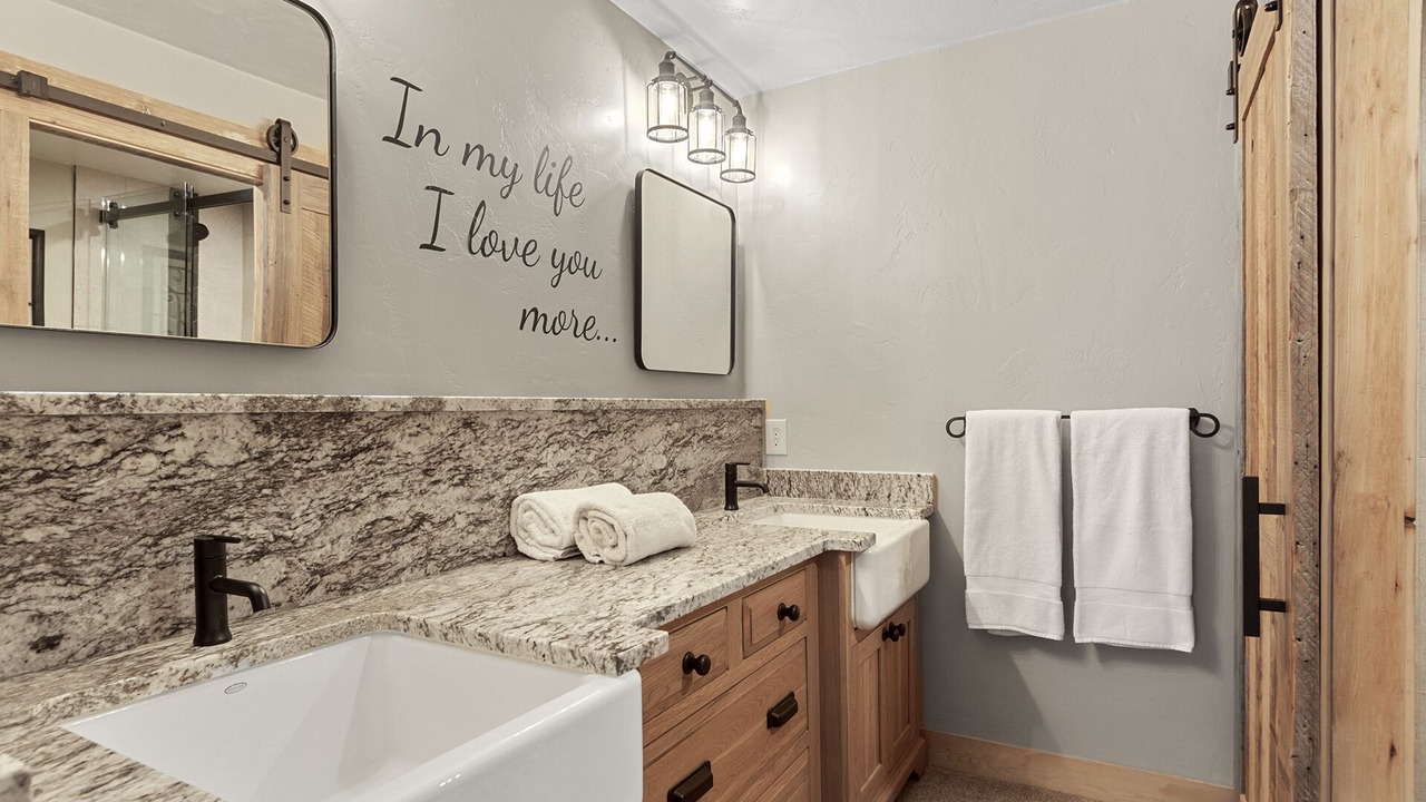 Photo of Bathroom in Peak 9
