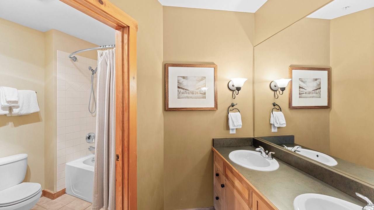 Photo of Bathroom in River Run