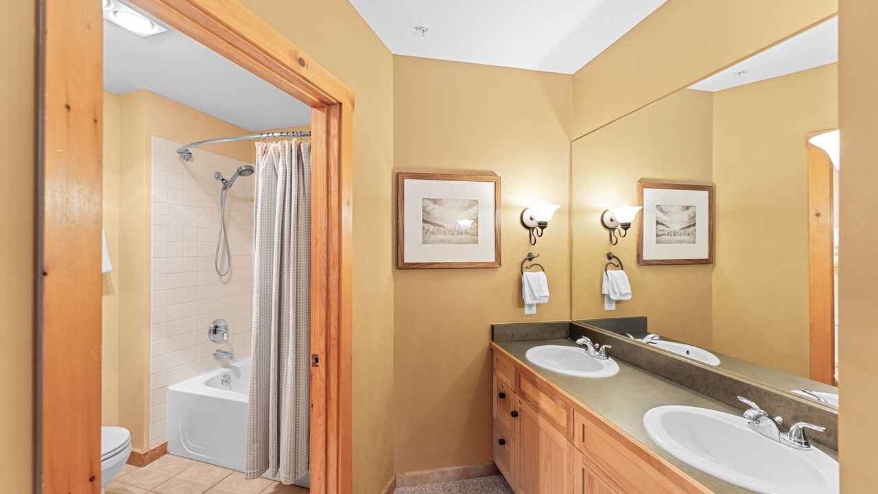 Photo of Bathroom in River Run