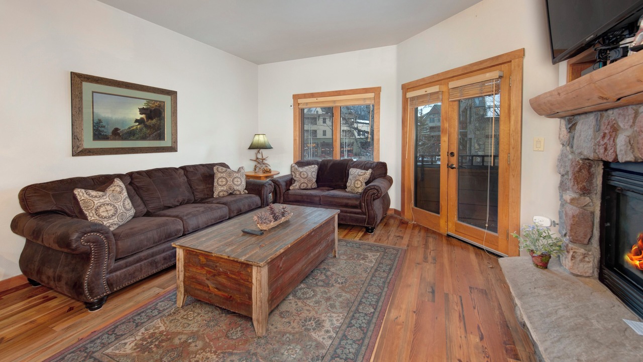 Photo of Livingroom in River Run