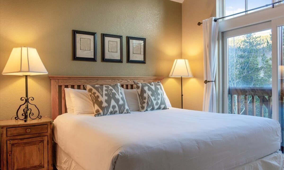 Photo of Bedroom in Lakeside Village