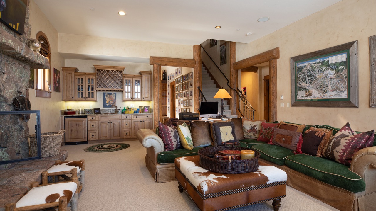 Photo of Livingroom in Avon