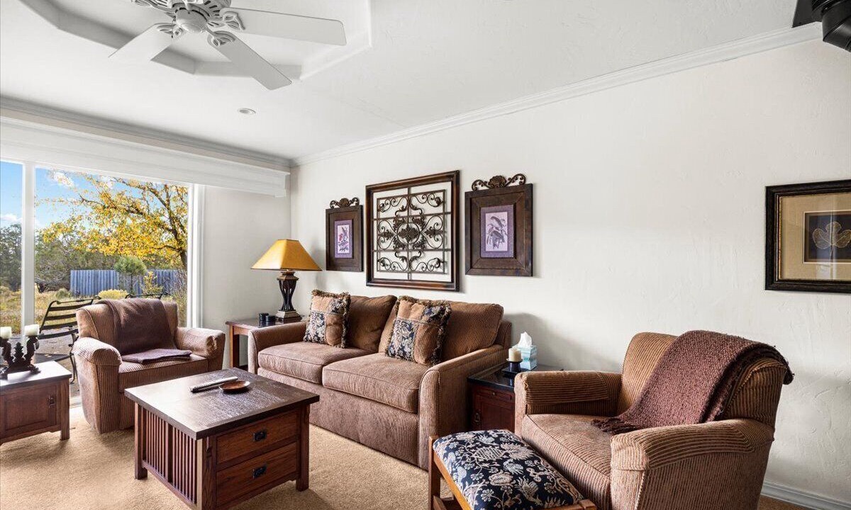 Photo of Livingroom in Pleasant Valley
