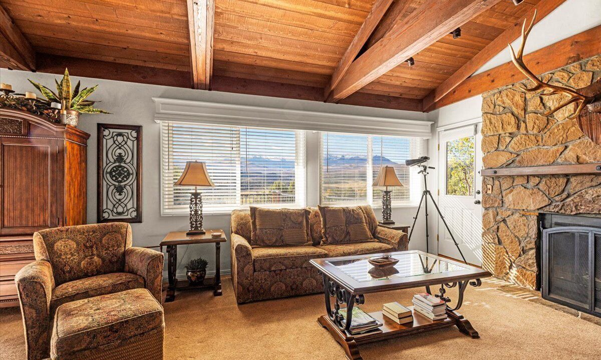 Photo of Livingroom in Pleasant Valley