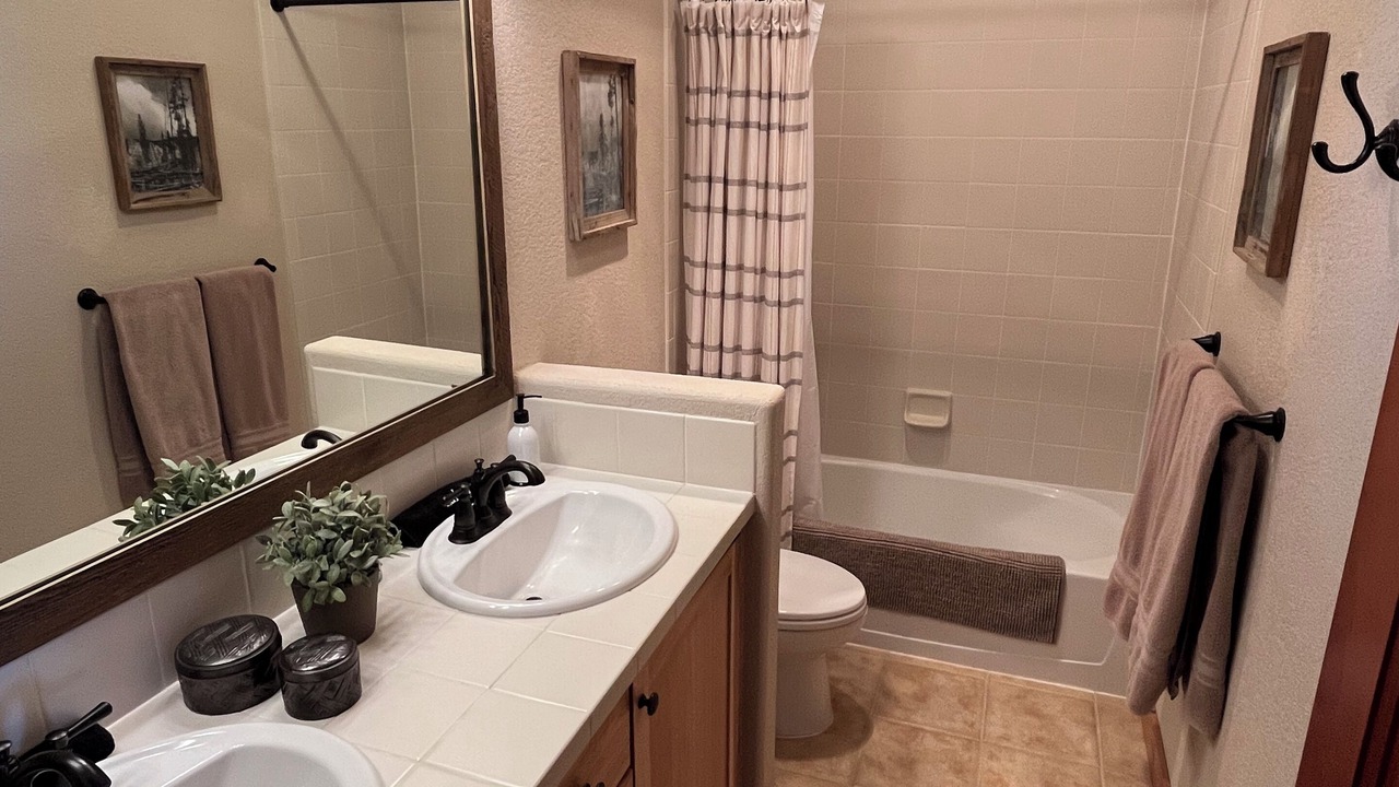 Photo of Bathroom in Rendezvous