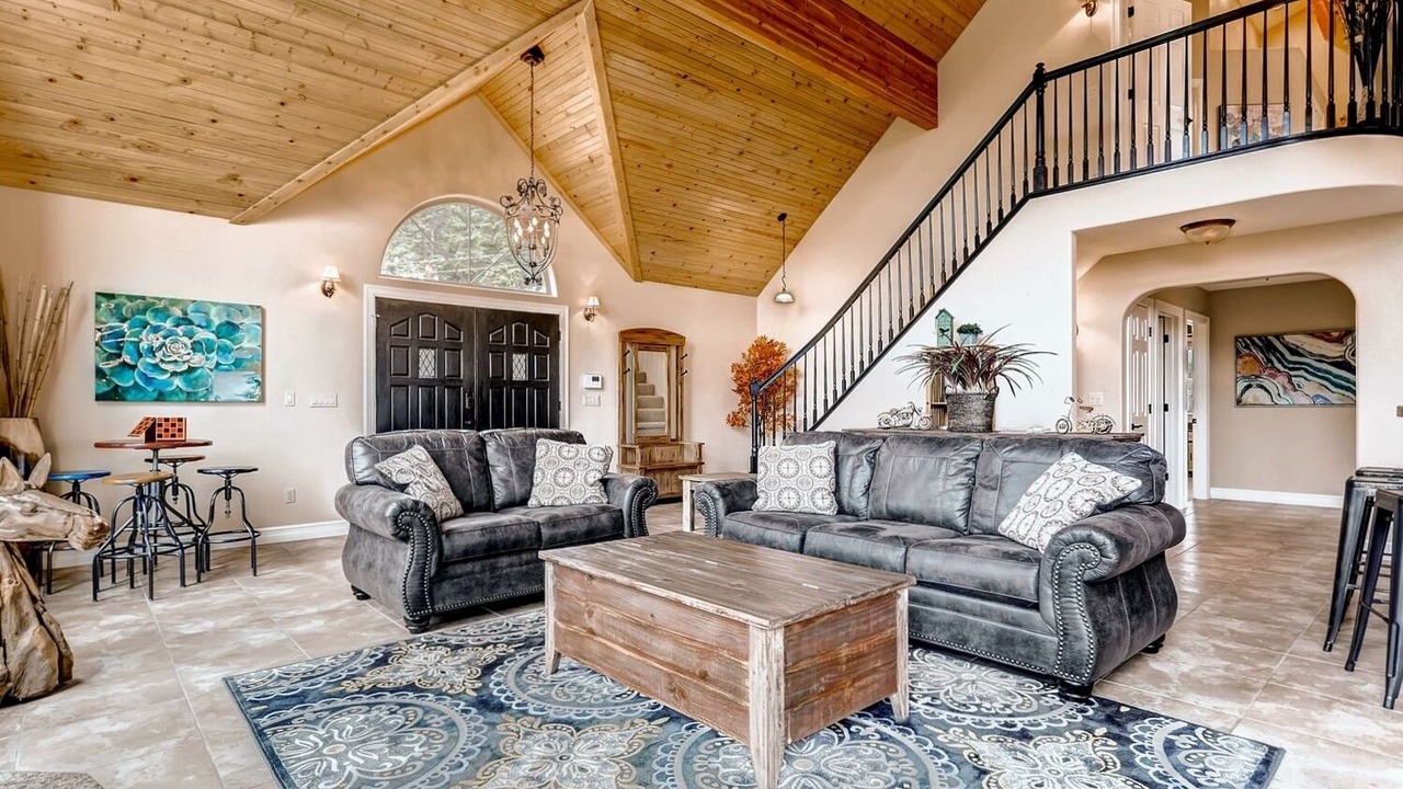 Photo of Livingroom in Evergreen