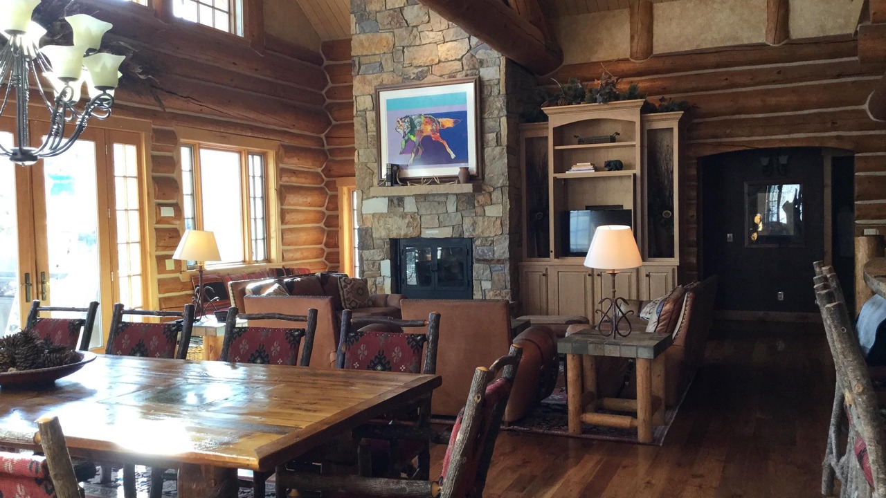 Photo of Livingroom in Three Peaks