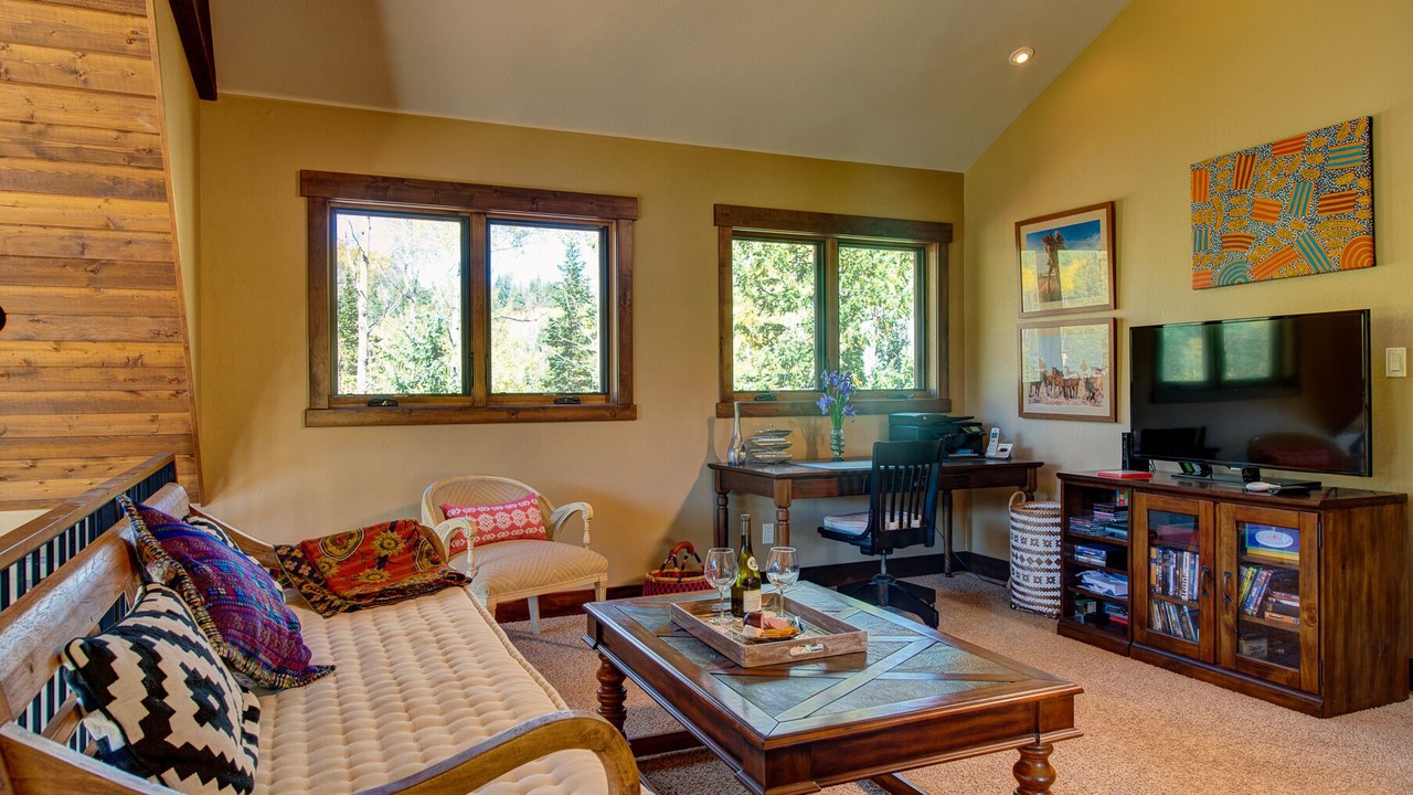 Photo of Livingroom in Columbine Lake