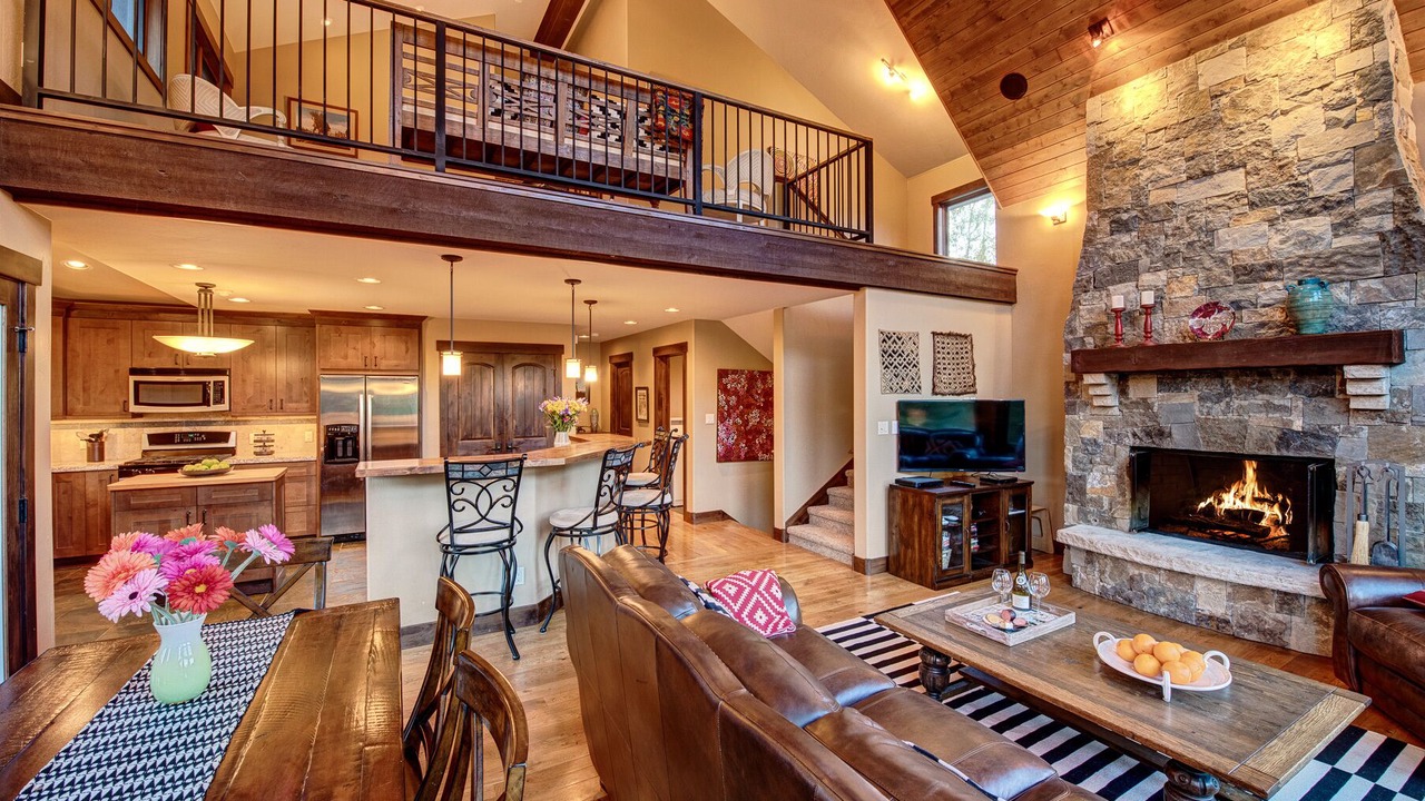Photo of Livingroom in Columbine Lake