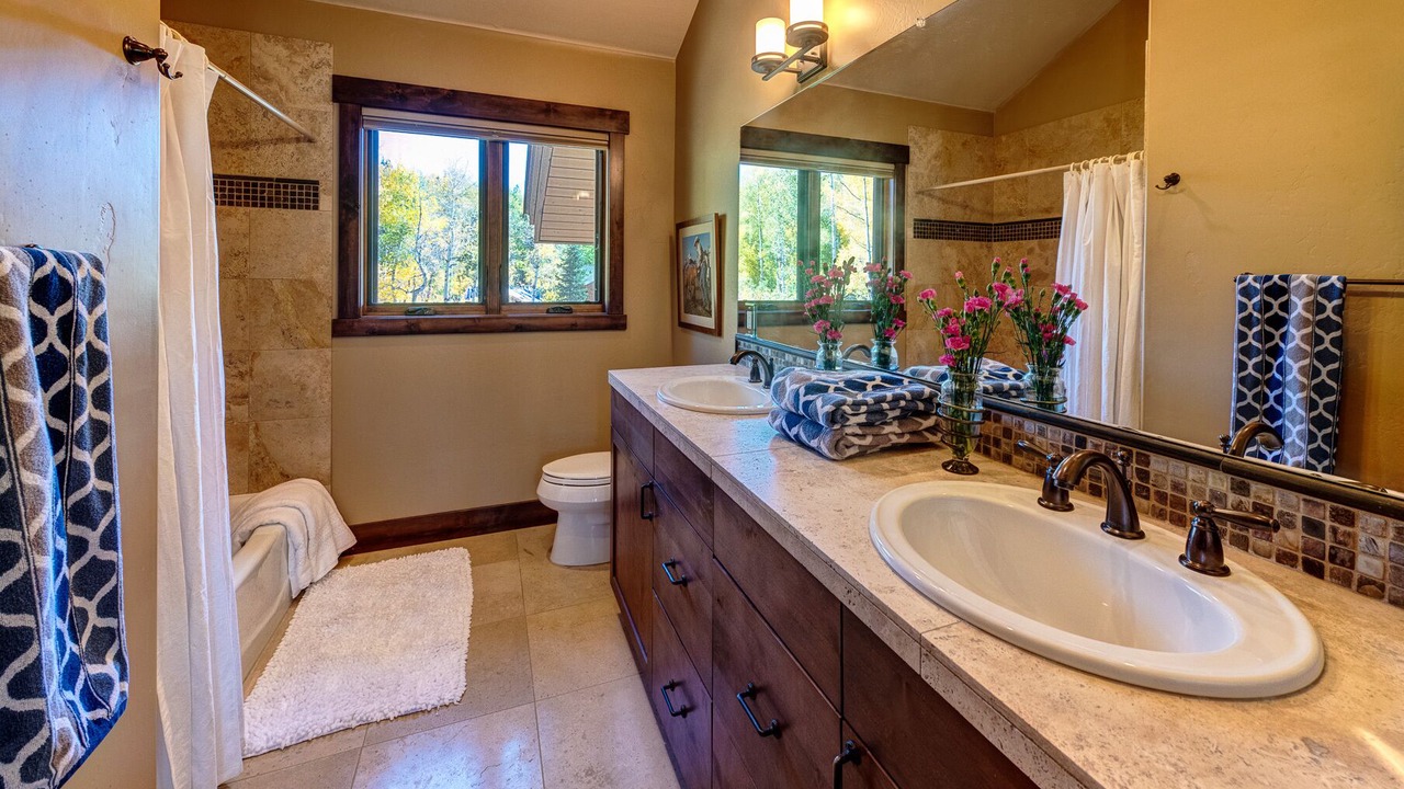 Photo of Bathroom in Columbine Lake