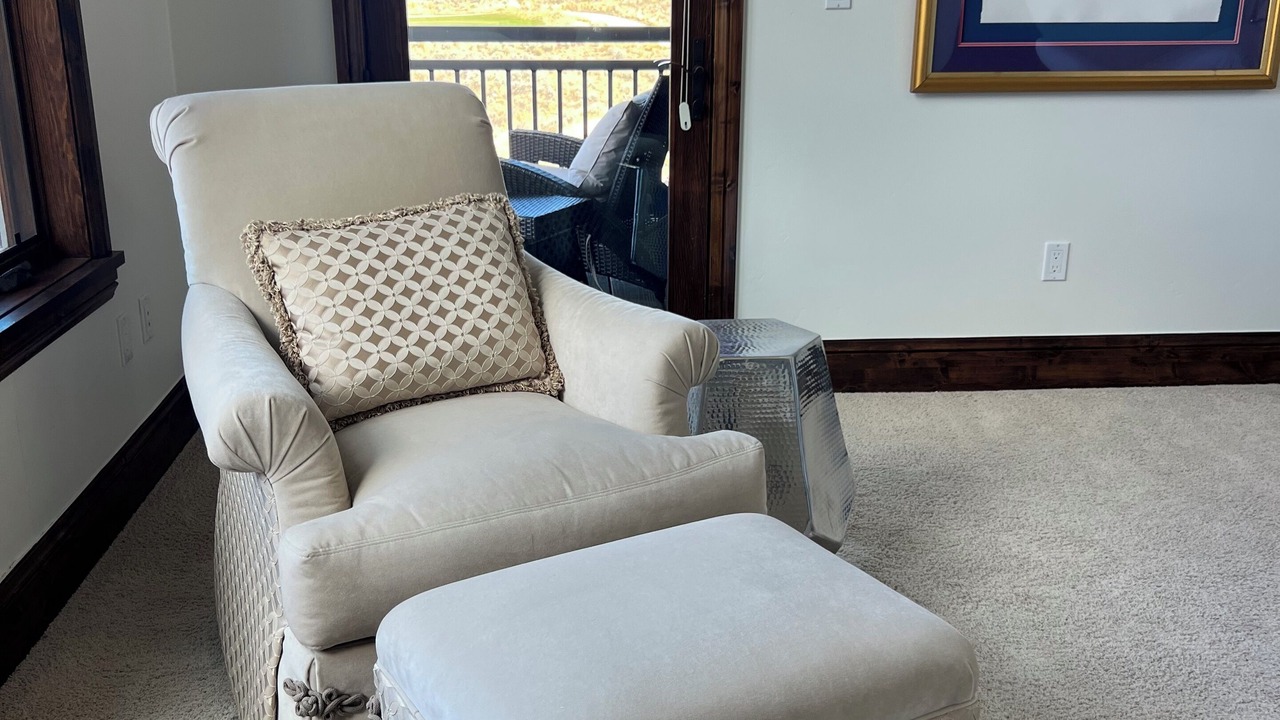 Photo of Livingroom in Edwards