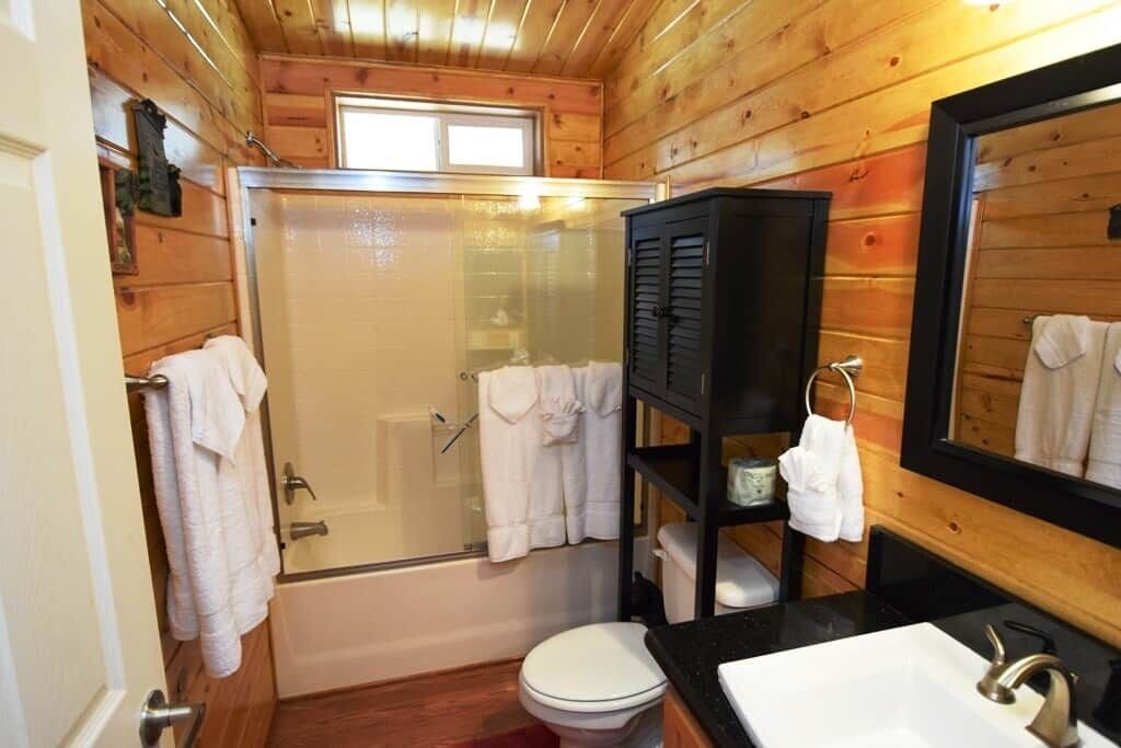 Photo of Bathroom in Peter Pan