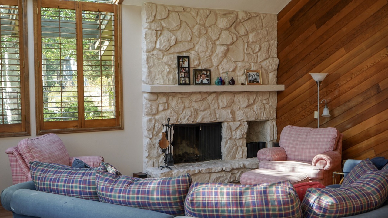 Photo of Bedroom in Hiwan Estates And Fairway