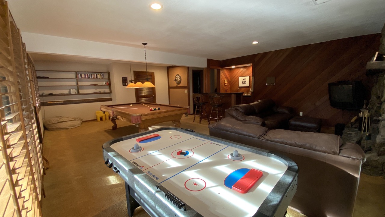 Photo of Bedroom in Hiwan Estates And Fairway