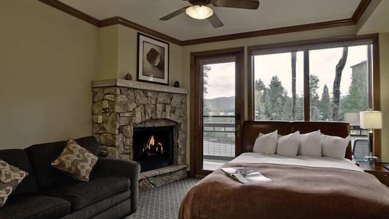 Photo of Bedroom in Peak 9