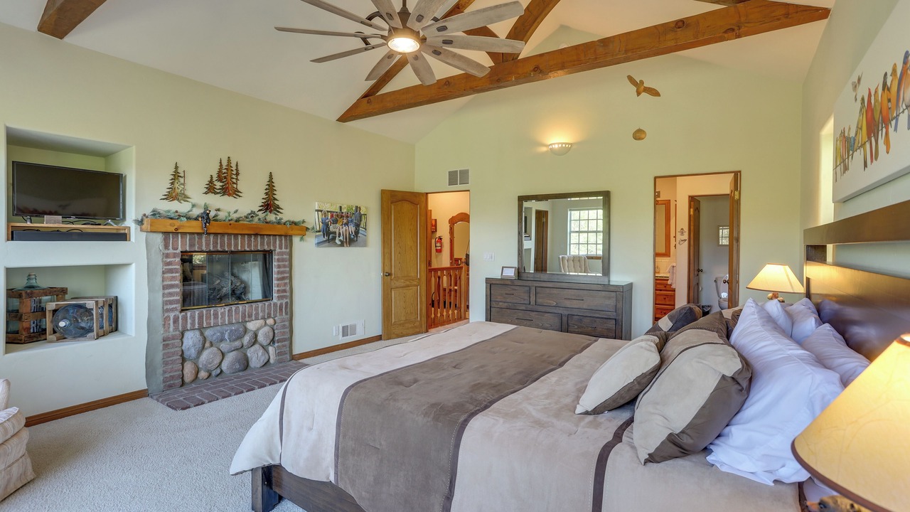 Photo of Bedroom in Lake Arrowhead