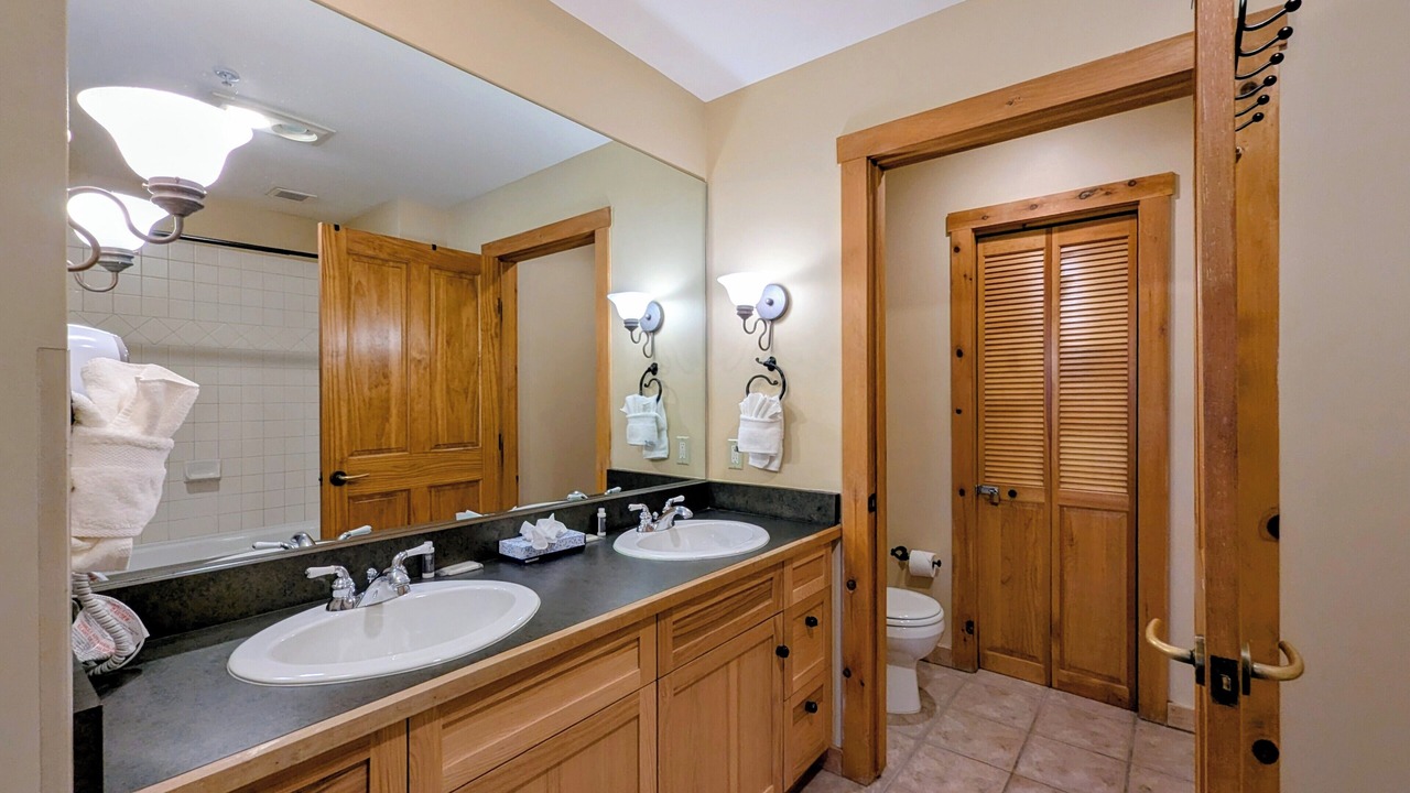 Photo of Bathroom in River Run