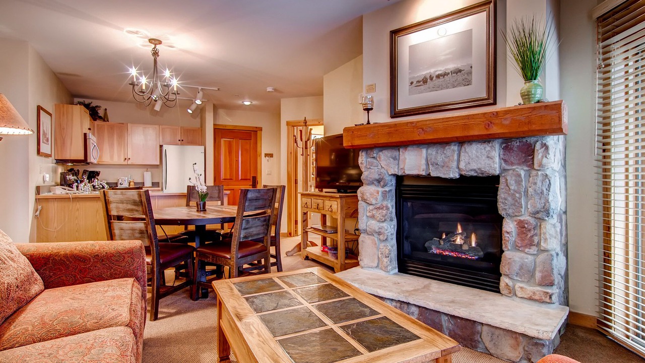 Photo of Livingroom in River Run