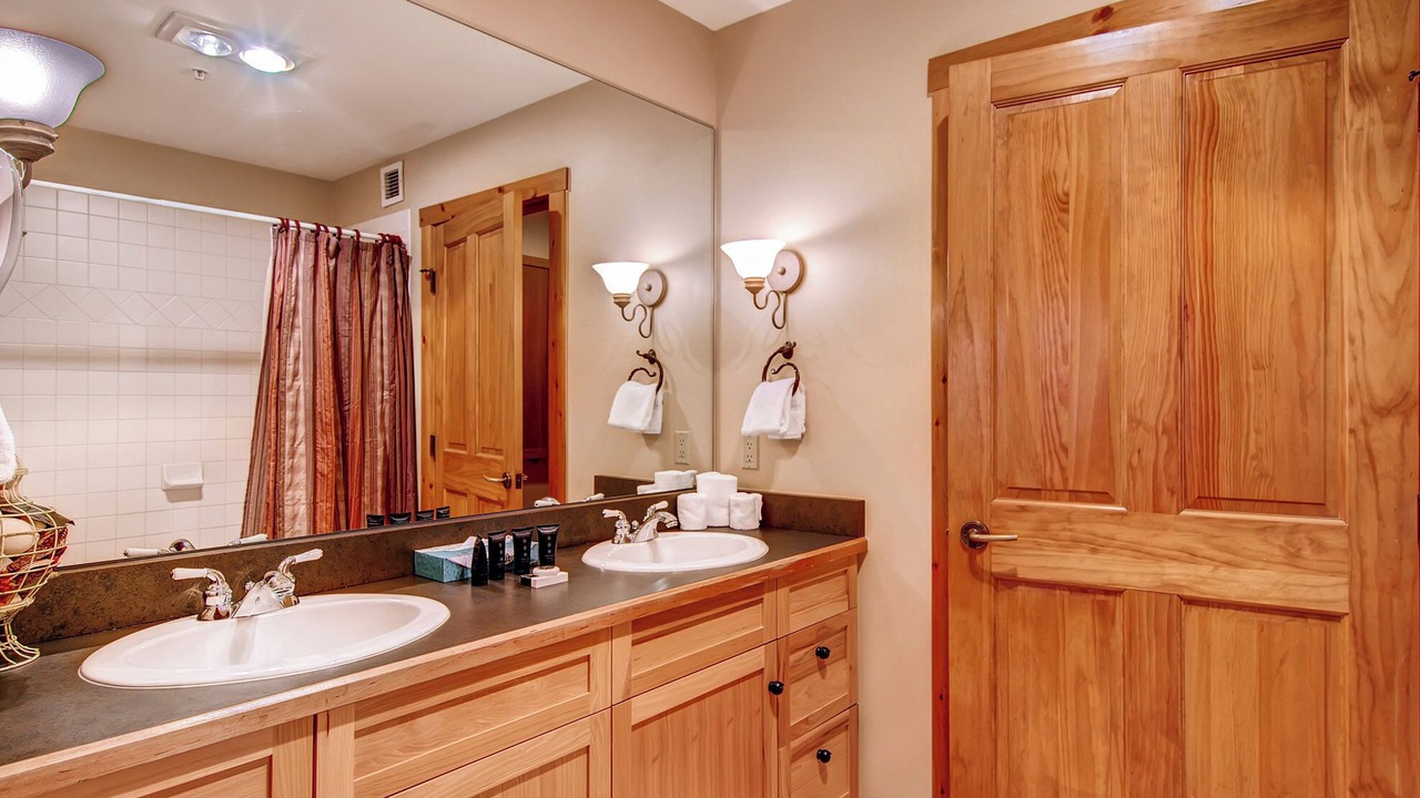 Photo of Bathroom in River Run