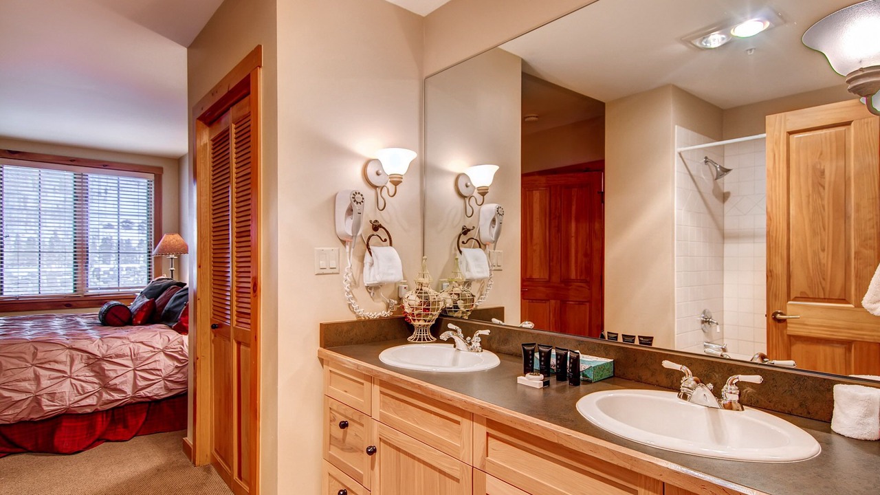 Photo of Bathroom in River Run
