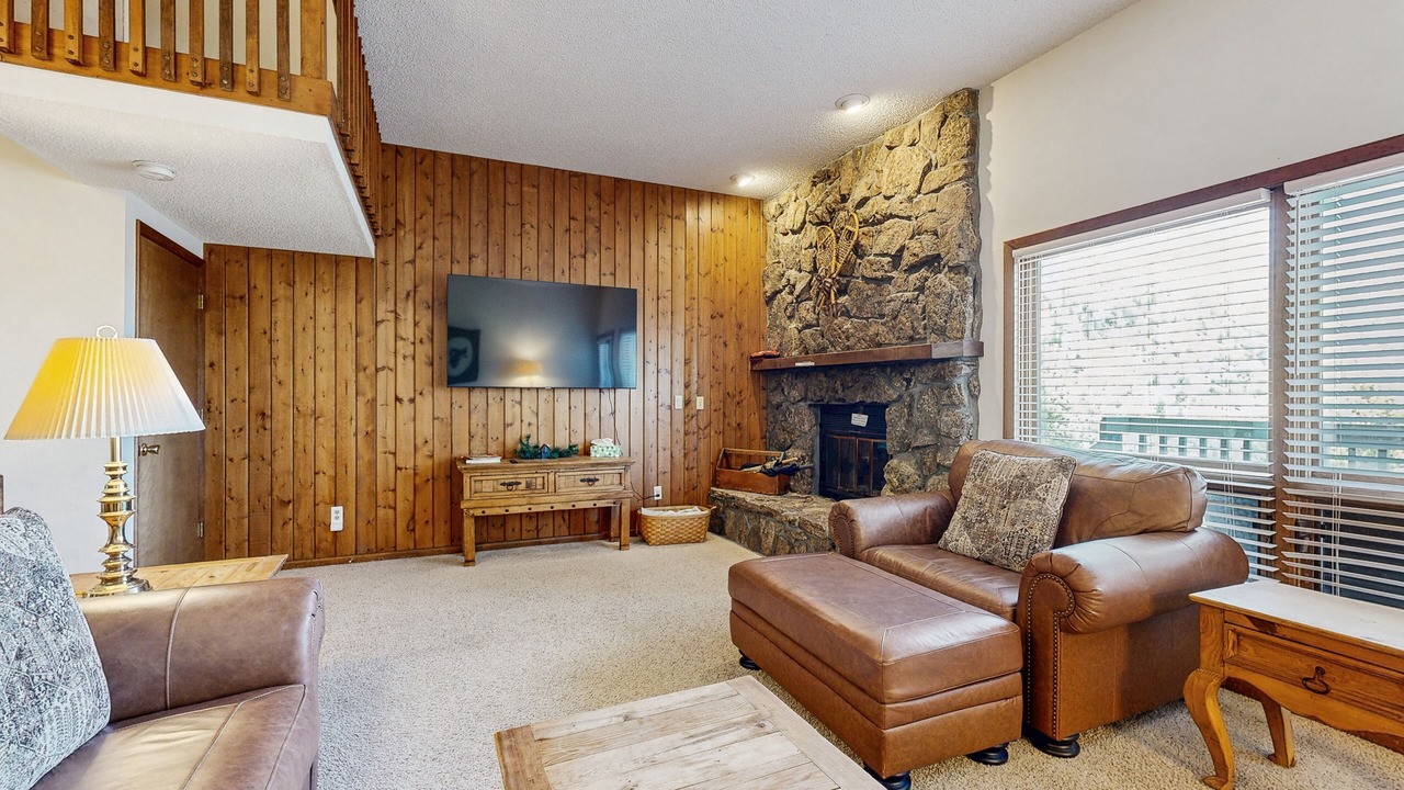 Photo of Livingroom in Fall River Estates