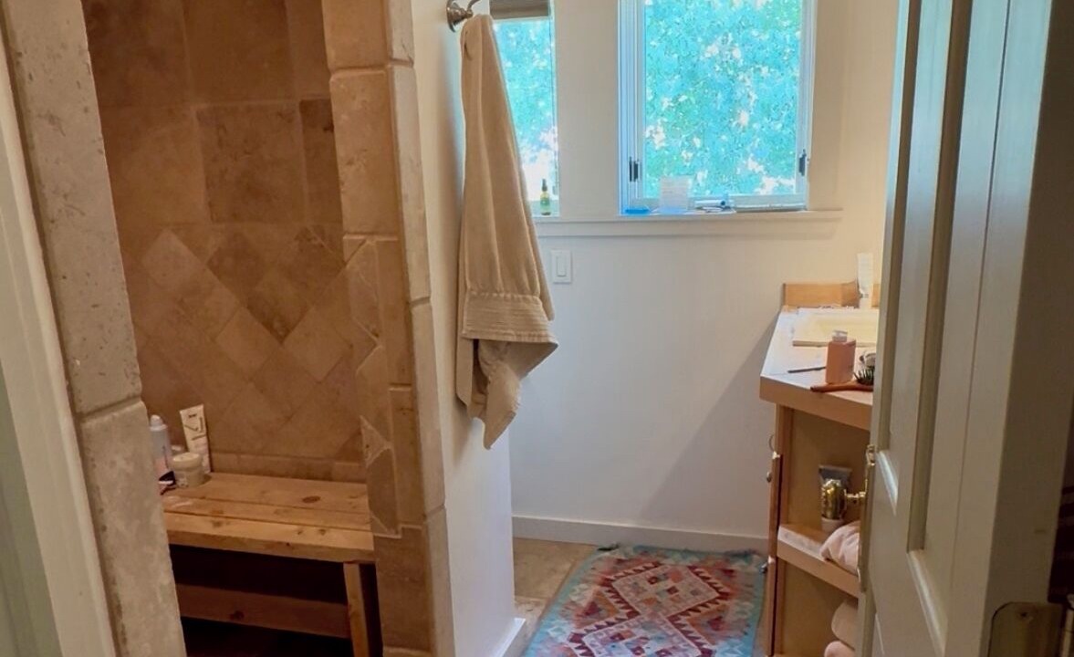 Photo of Bathroom in Silverton