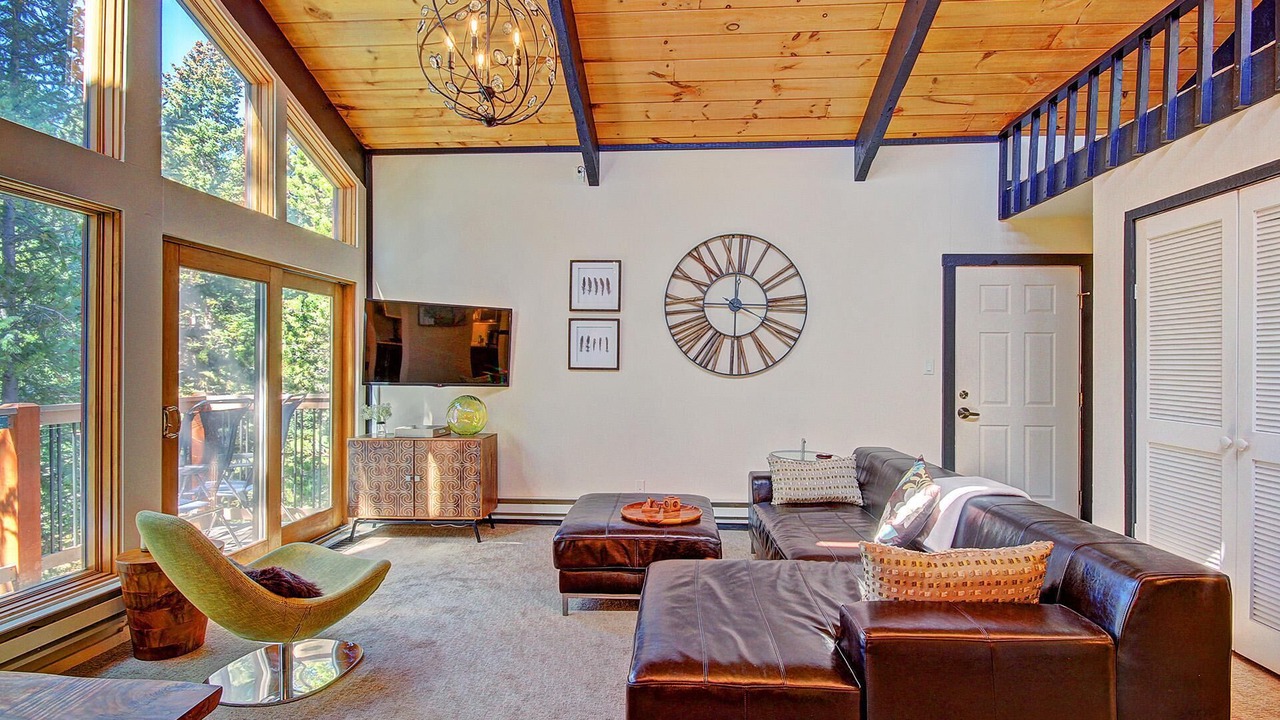 Photo of Bedroom in Peak 9