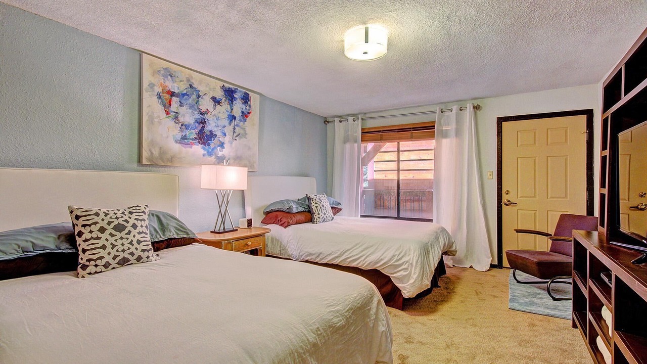 Photo of Bedroom in Peak 9