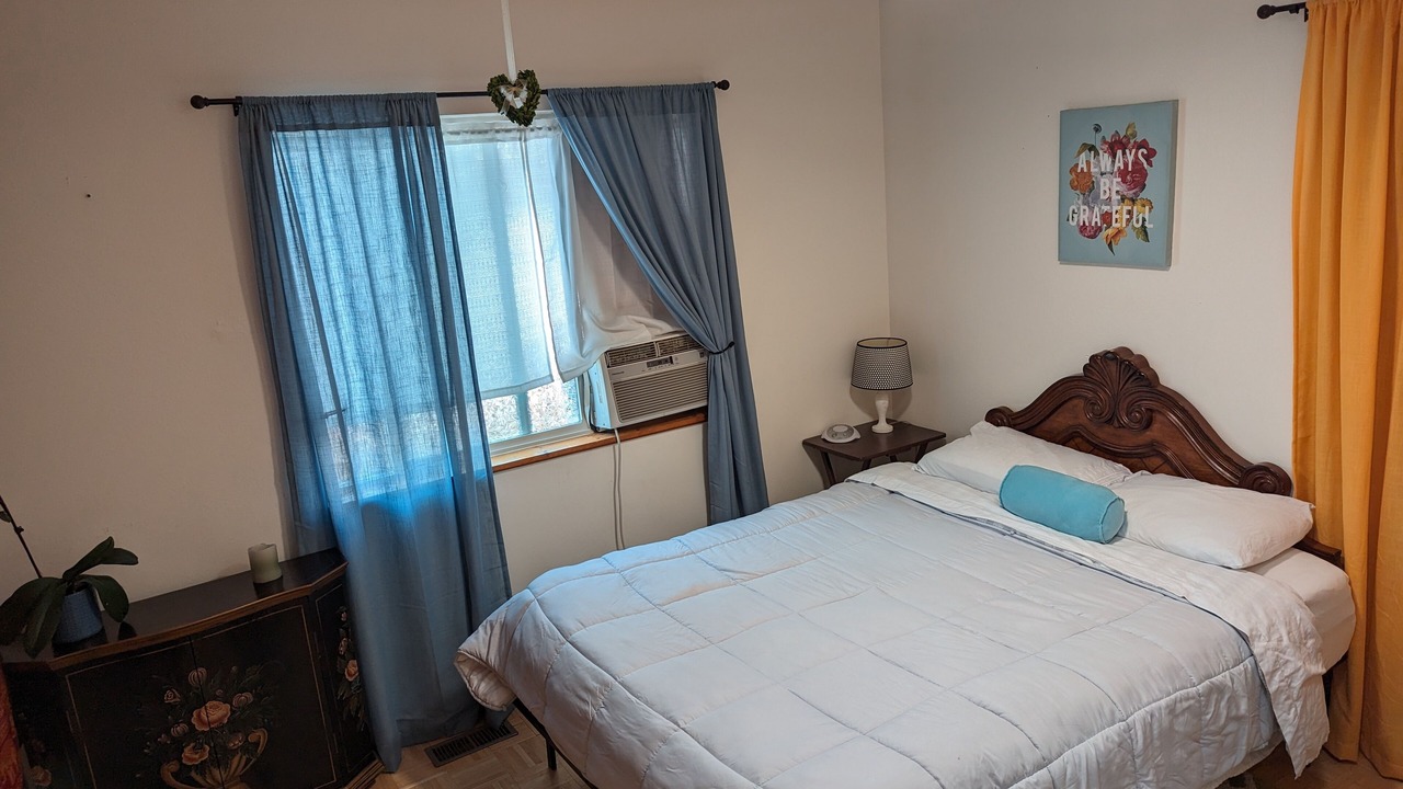 Photo of Bedroom in Lyons