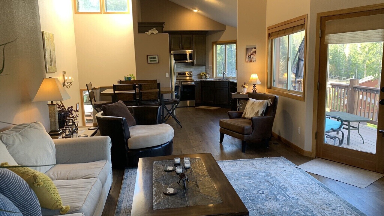 Photo of Livingroom in Shadow Mountain