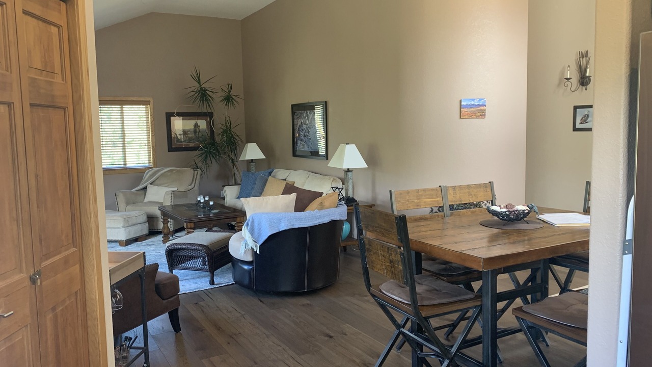 Photo of Livingroom in Shadow Mountain