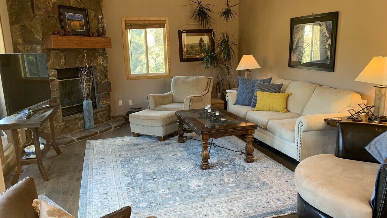 Photo of Livingroom in Shadow Mountain