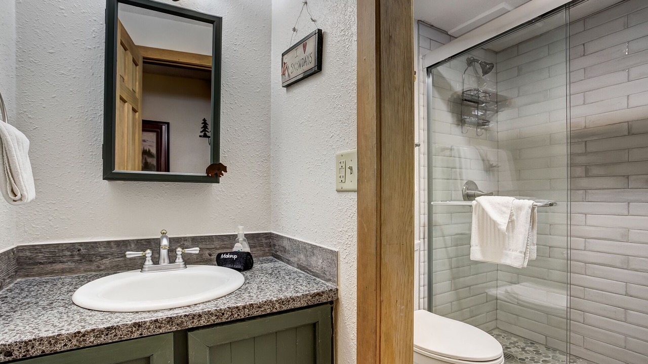 Photo of Bathroom in Peak 8