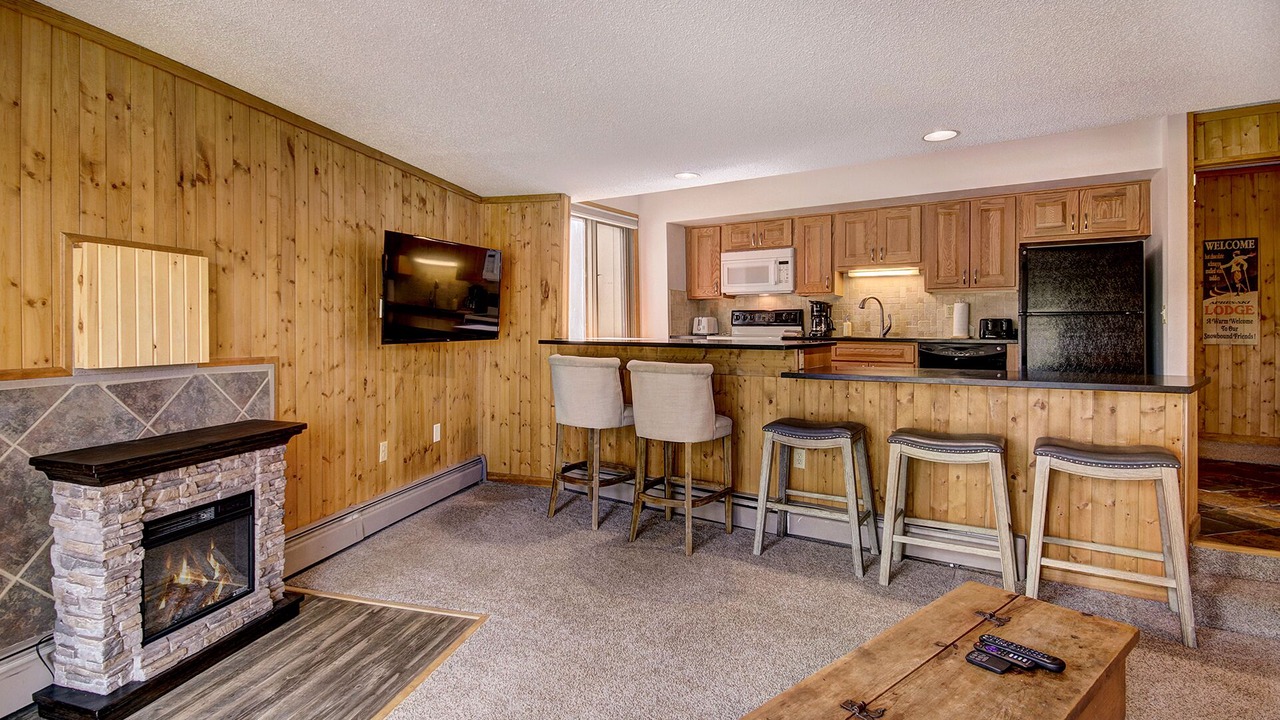 Photo of Livingroom in Peak 8