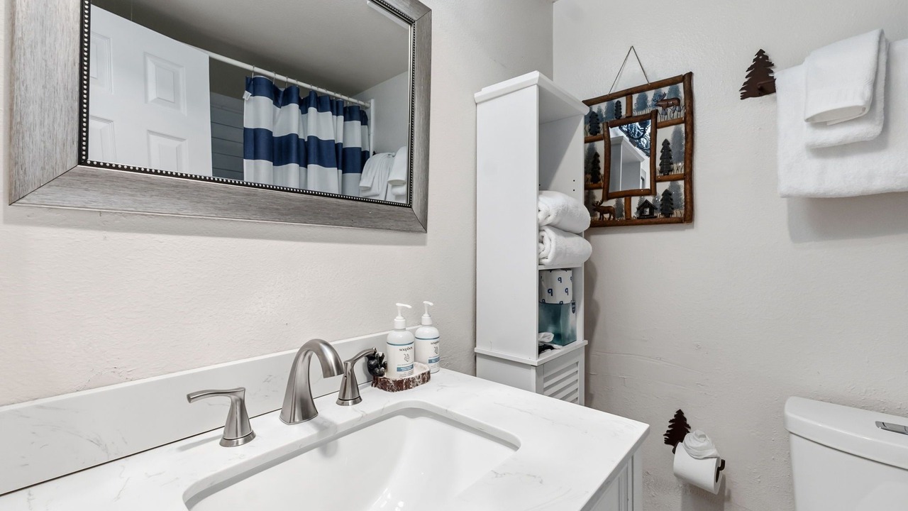 Photo of Bathroom in Four O'Clock
