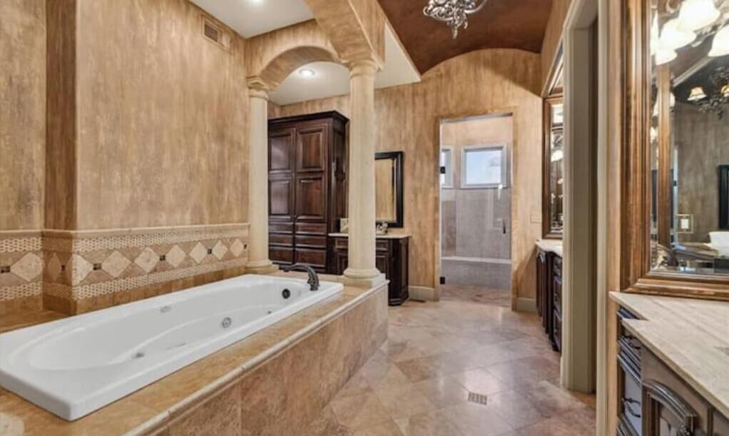 Photo of Bathroom in Leawood