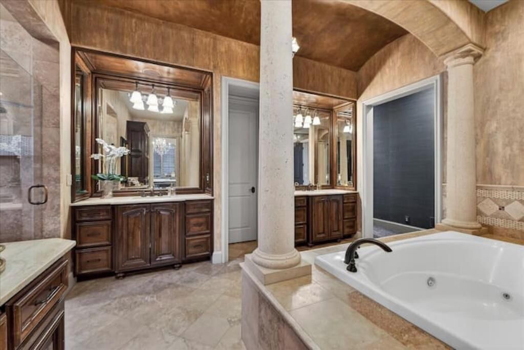 Photo of Bathroom in Leawood