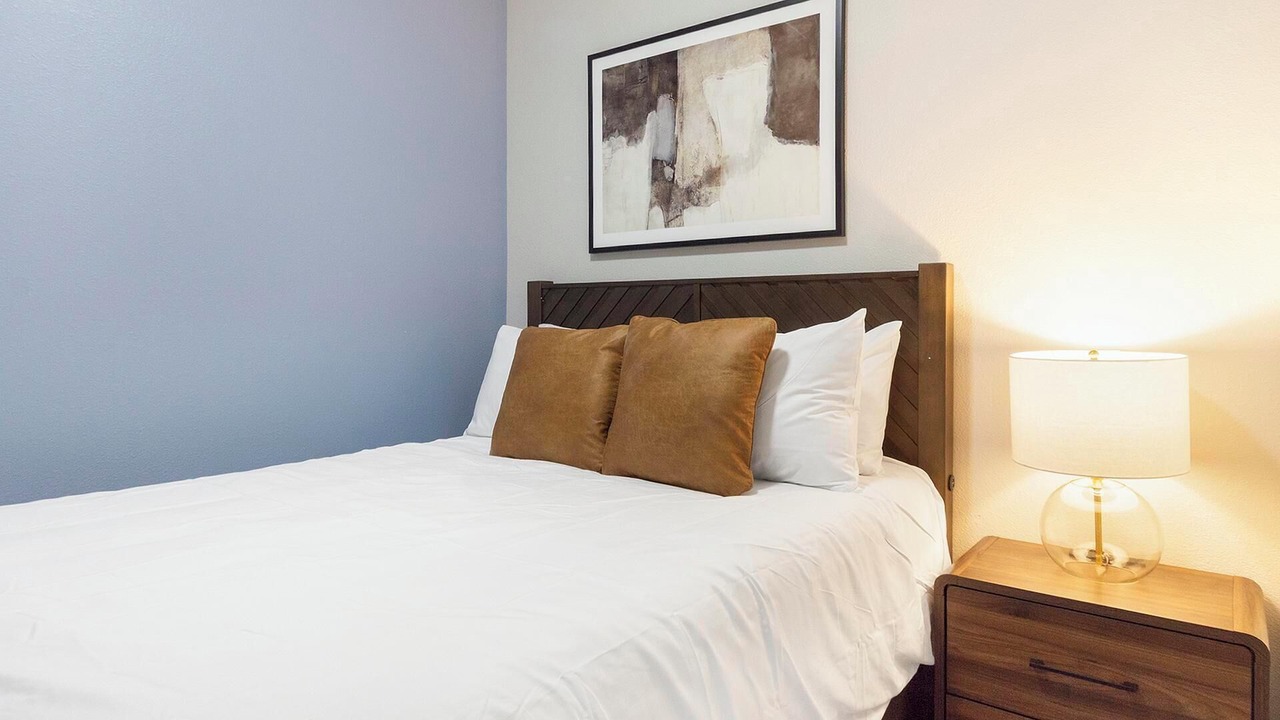 Photo of Bedroom in College View