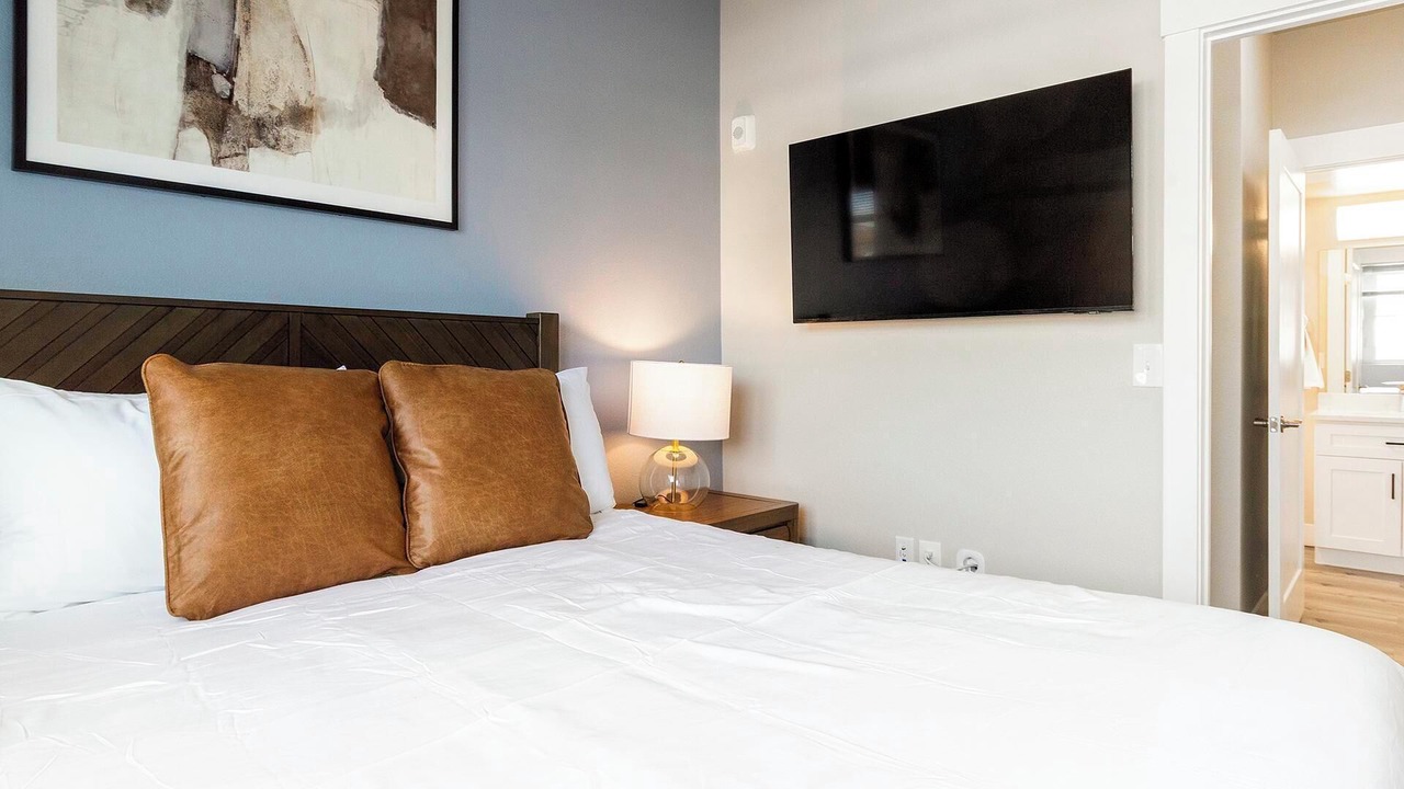 Photo of Bedroom in College View