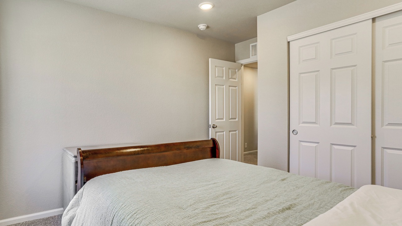 Photo of Bedroom in Aurora