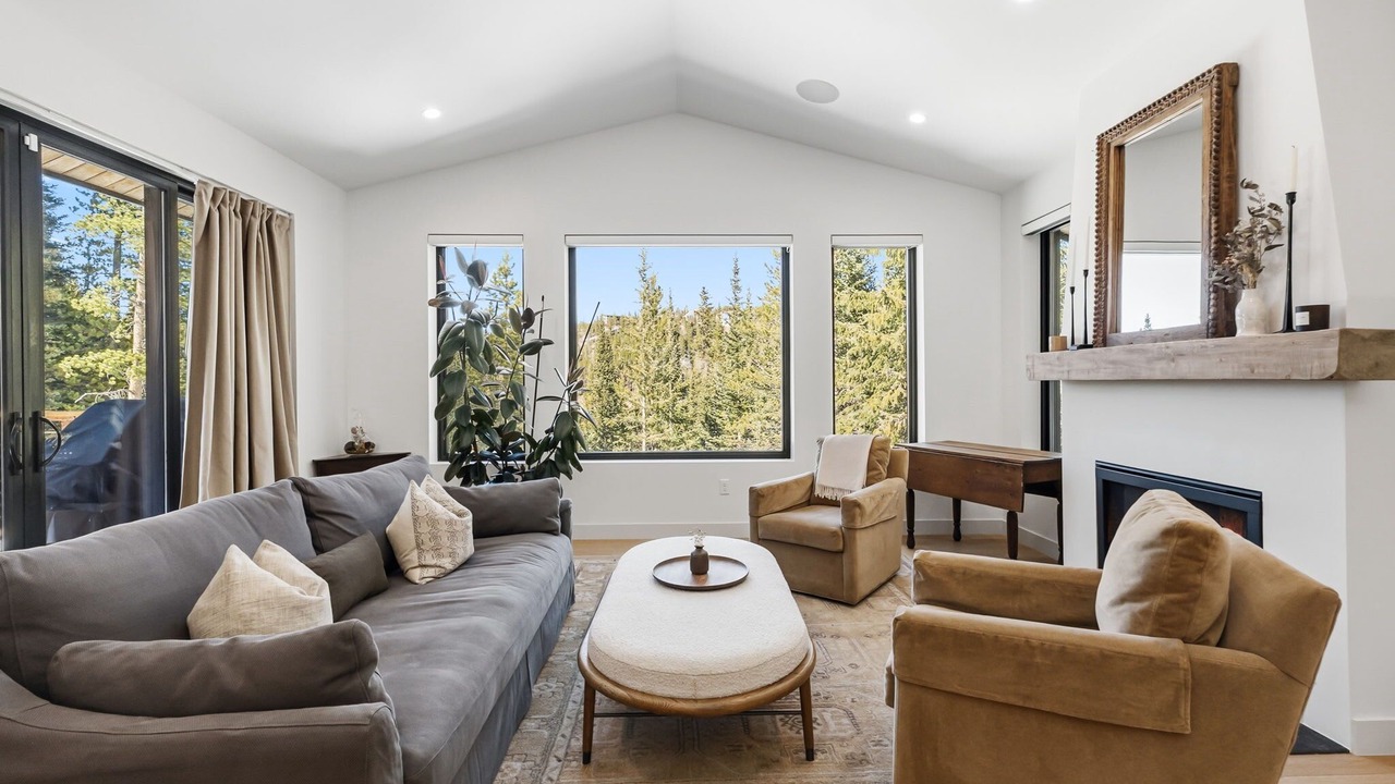 Photo of Livingroom in Breckenridge Park Estates