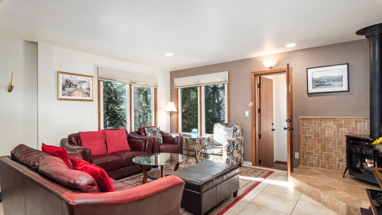 Photo of Livingroom in Historic District