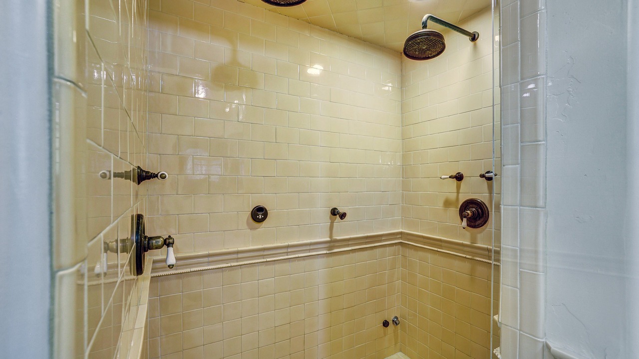 Photo of Bathroom in Peak 8