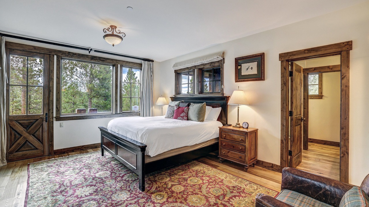 Photo of Bedroom in Peak 8