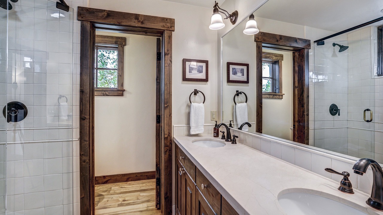 Photo of Bathroom in Peak 8