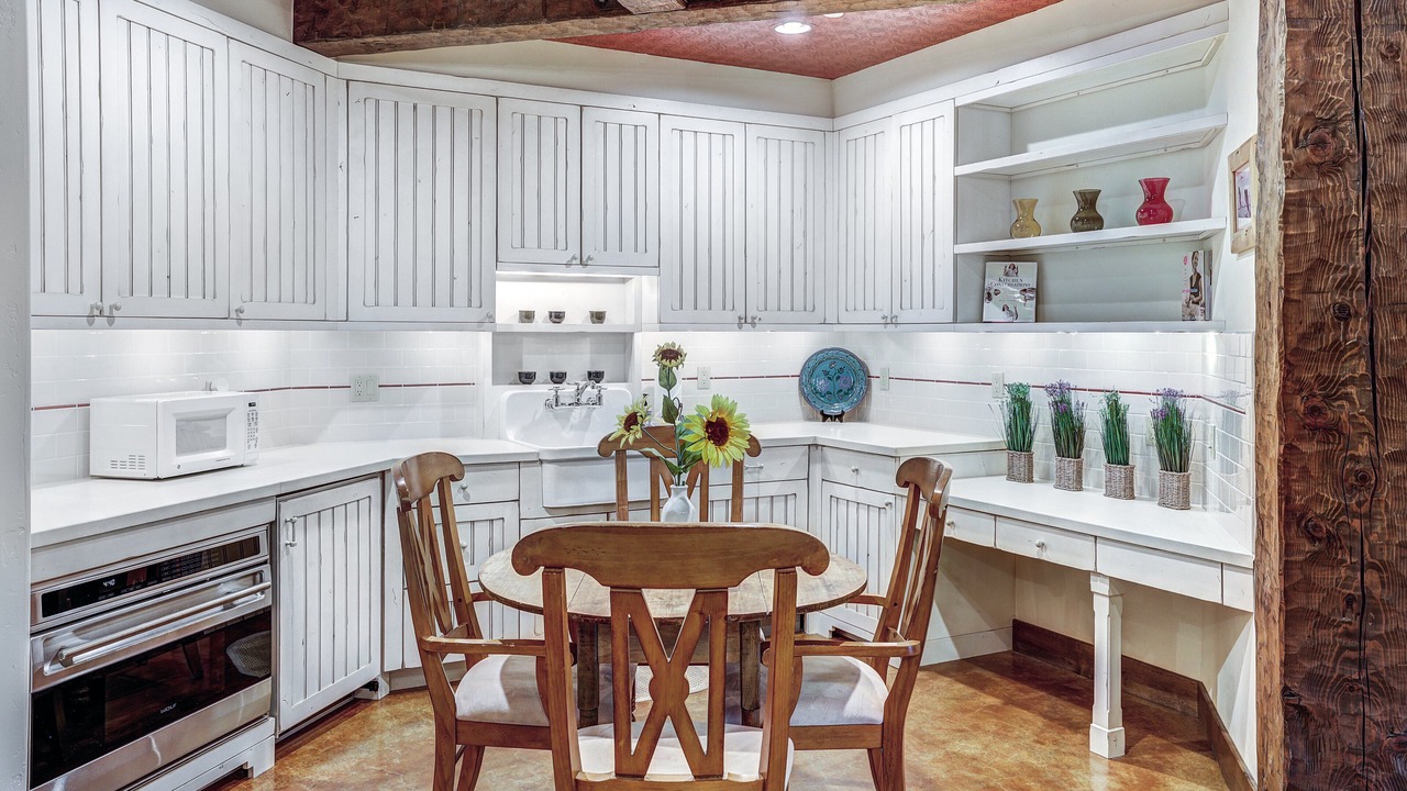 Photo of Kitchen in Peak 8