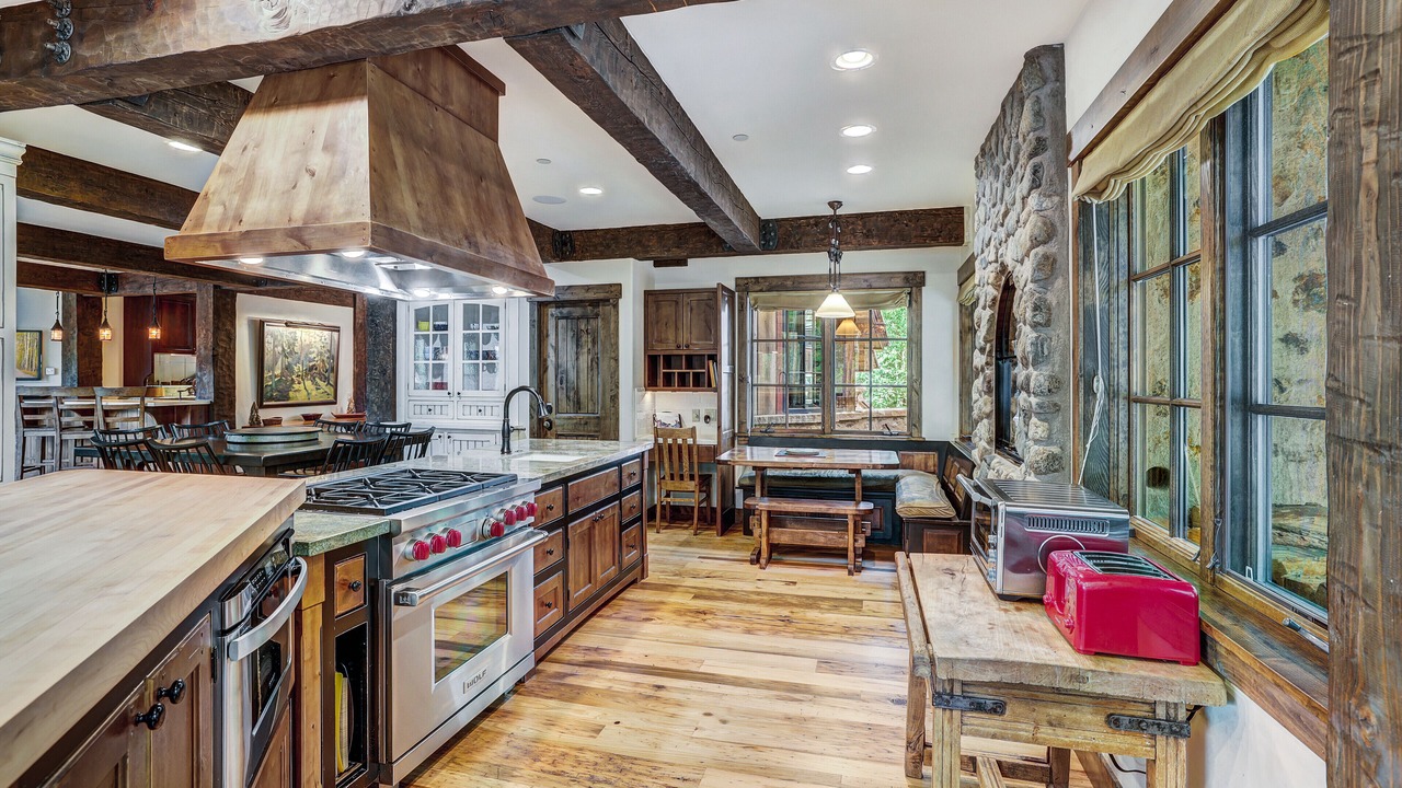 Photo of Kitchen in Peak 8