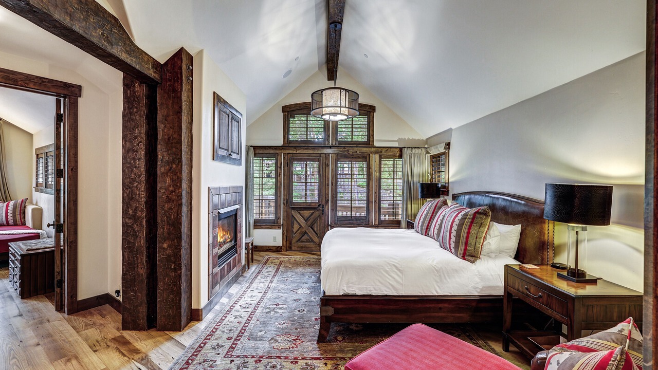 Photo of Bedroom in Peak 8