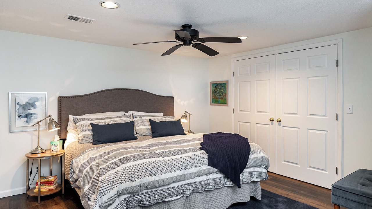 Photo of Bedroom in Lea Manor