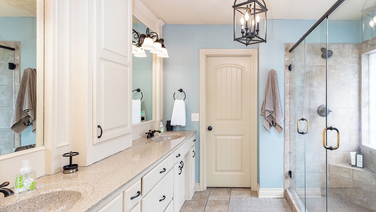 Photo of Bathroom in Lea Manor